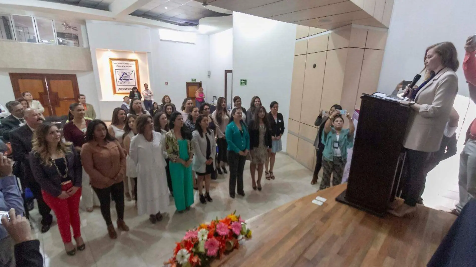 Tomaron protesta las mujeres Empresarias de Canaco.